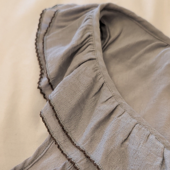 Mine Ruffled Gray Blouse - Picture 3 of 6